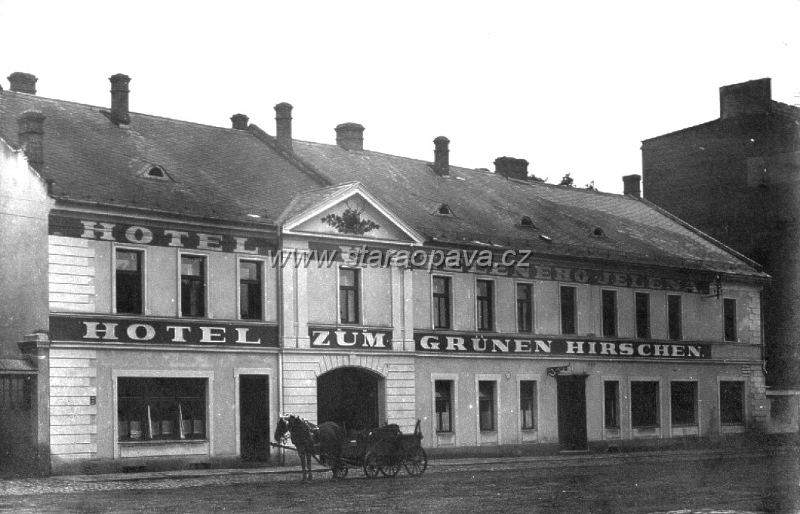 namestisvobody (1).jpg - Restaurace U Zeleného jelena na foografii z počátku 20.století.